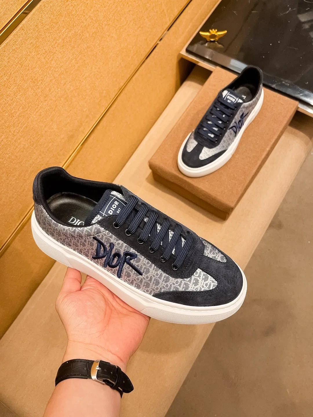 Men's shoes💰 400💰🔥【Dior】🔥Men's high-end brand of shoes official website 1:1 latest masterpiece: the upper is made of Italian imported first-layer cowhide with a comfortable and breathable lining➕original non-slip and wear-resistant outsole🔥, making walking more convenient and comfortable! An exclusive new model, a stunning work, a beautiful 1:1 replica [color] compared to the official quality! Create a fashionable personality to set off your uniqueness! A must-have for trendy men! Classic🔥Size: 38-44 Color: 🔥Multiple colors available🔥